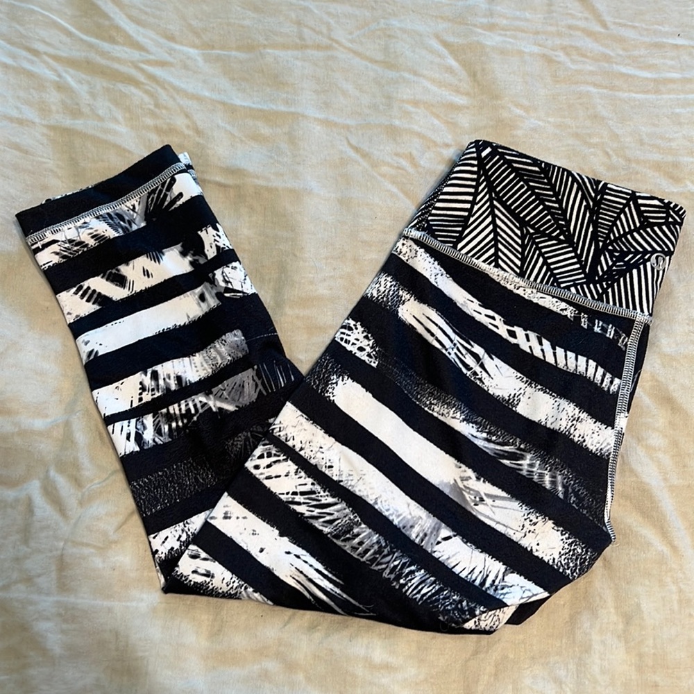 Lululemon stripped legging capris
